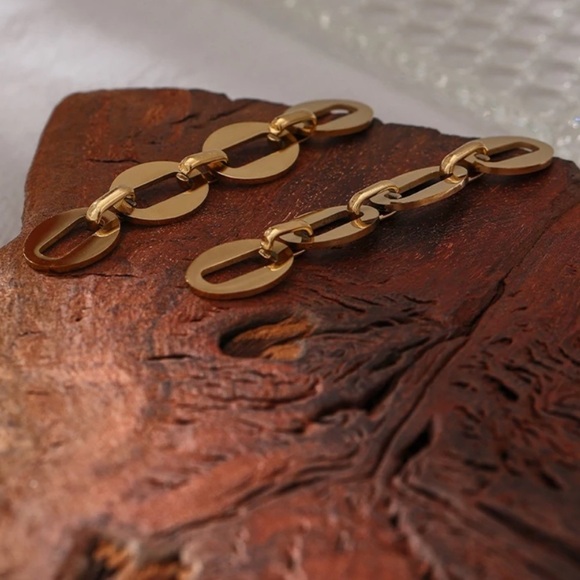 NEW 18K Gold-Plated Long Oval Chain Earrings - Picture 3 of 10